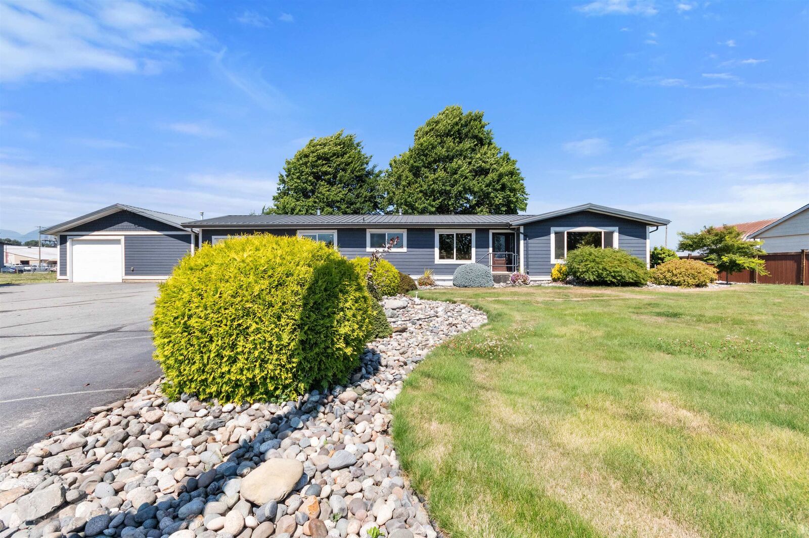 Property Photo: 44035 South Sumas Road BC V2R 4B1