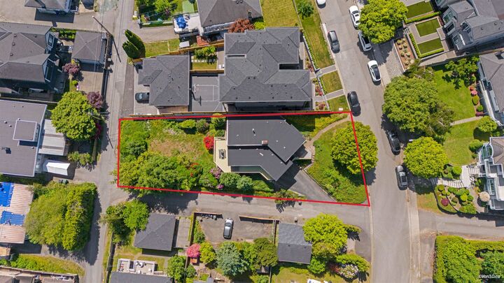 Property Photo: 5578 Oakglen Drive BC V5H 3M5