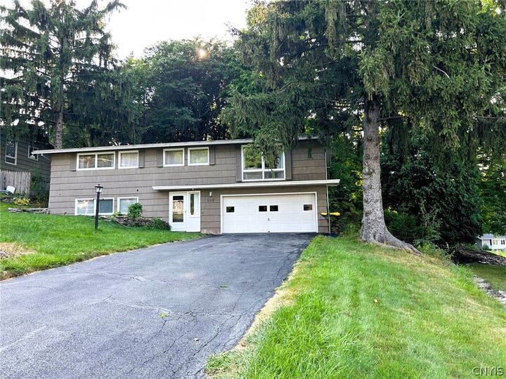 Property Photo: 302 Oakridge Drive NY 13031