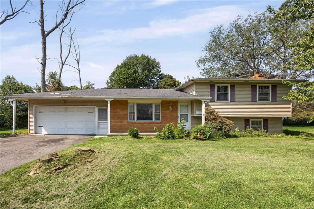 Property Photo: 879 Maiden Aka 11 Black Walnut Dr Lane NY 14615