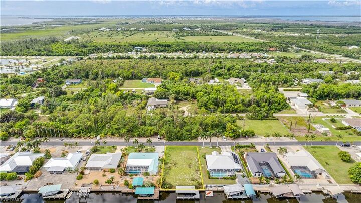 Property Photo: 3606 Pinetree Dr FL 33956