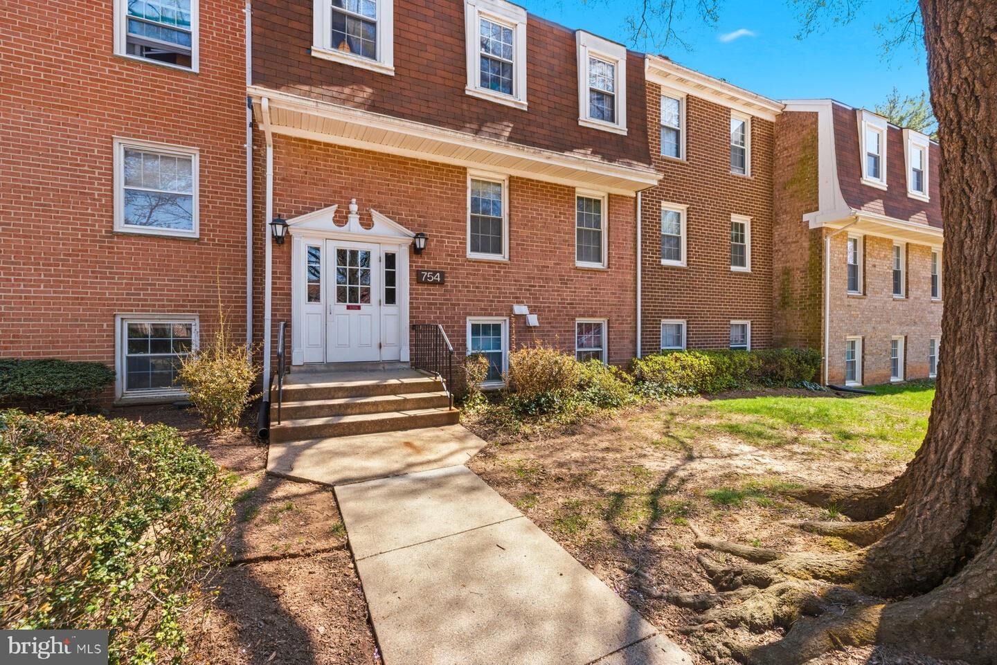 Property Photo:  754 Quince Orchard Boulevard 102  MD 20878 