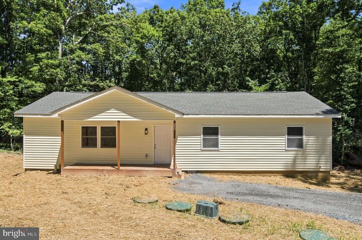 Property Photo: 135 Yarnell Court VA 22630