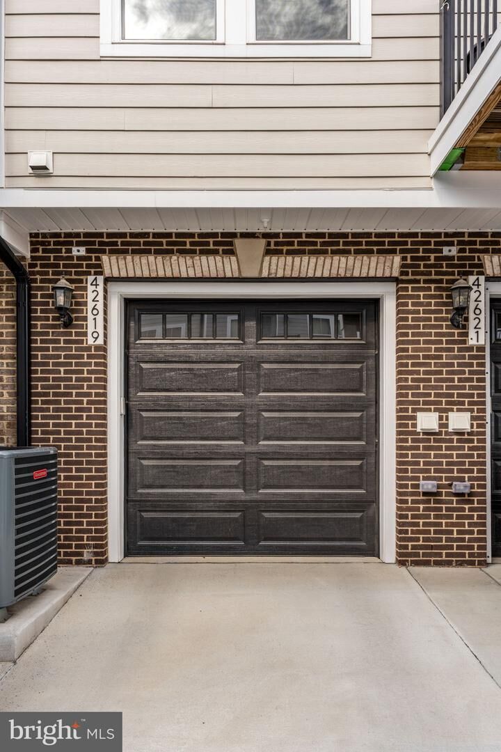 Property Photo: 42619 Nubbins Terrace VA 20147