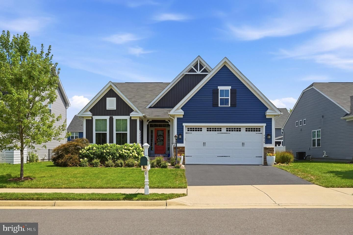 Property Photo: 7438 Lake Willow Court VA 20187