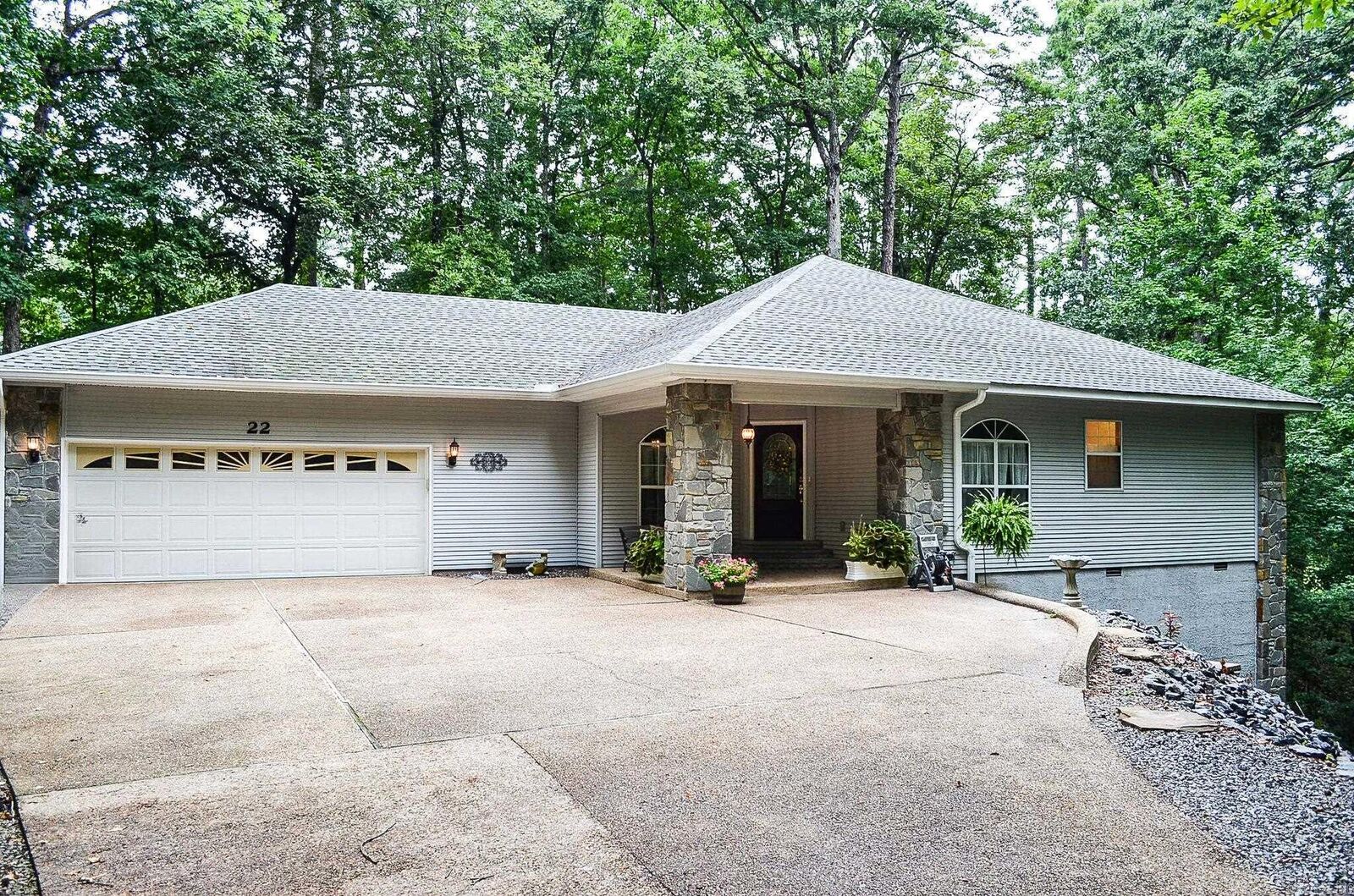 Property Photo: 22 Acceso Circle AR 71909