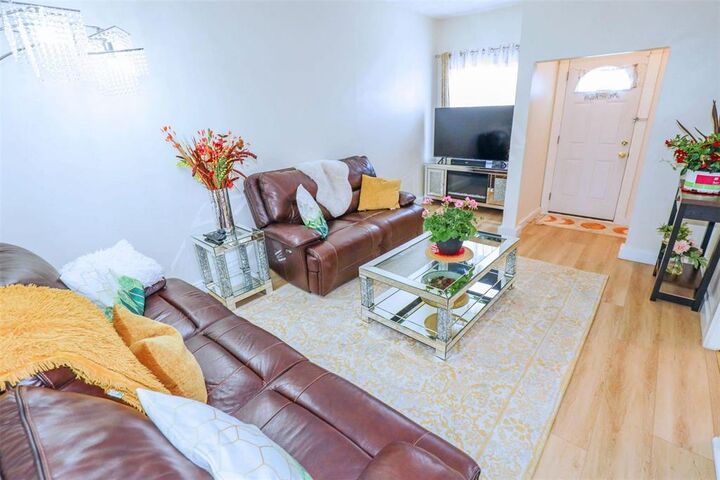 Property Photo:  628 Burrows Avenue  MB R2W 2A7 