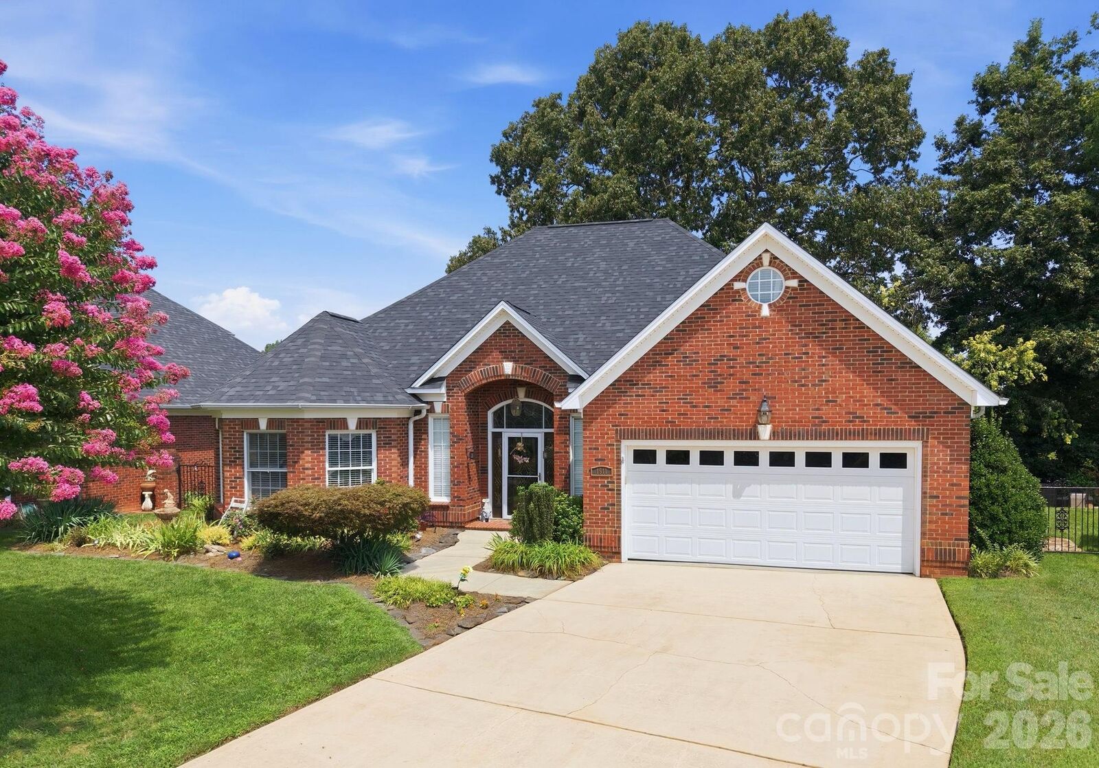 Property Photo: 1511 Elkhart Circle NC 28054