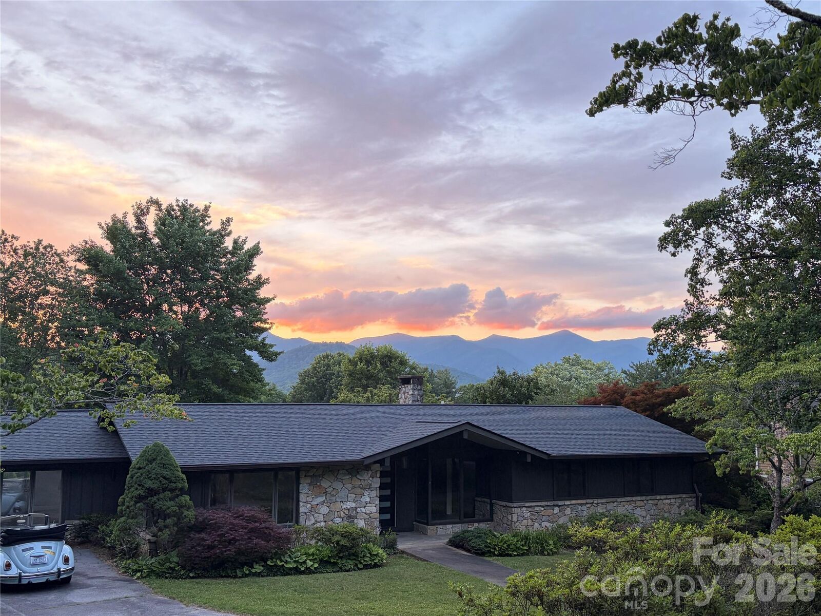 Property Photo: 208 Dogwood Lane NC 28711