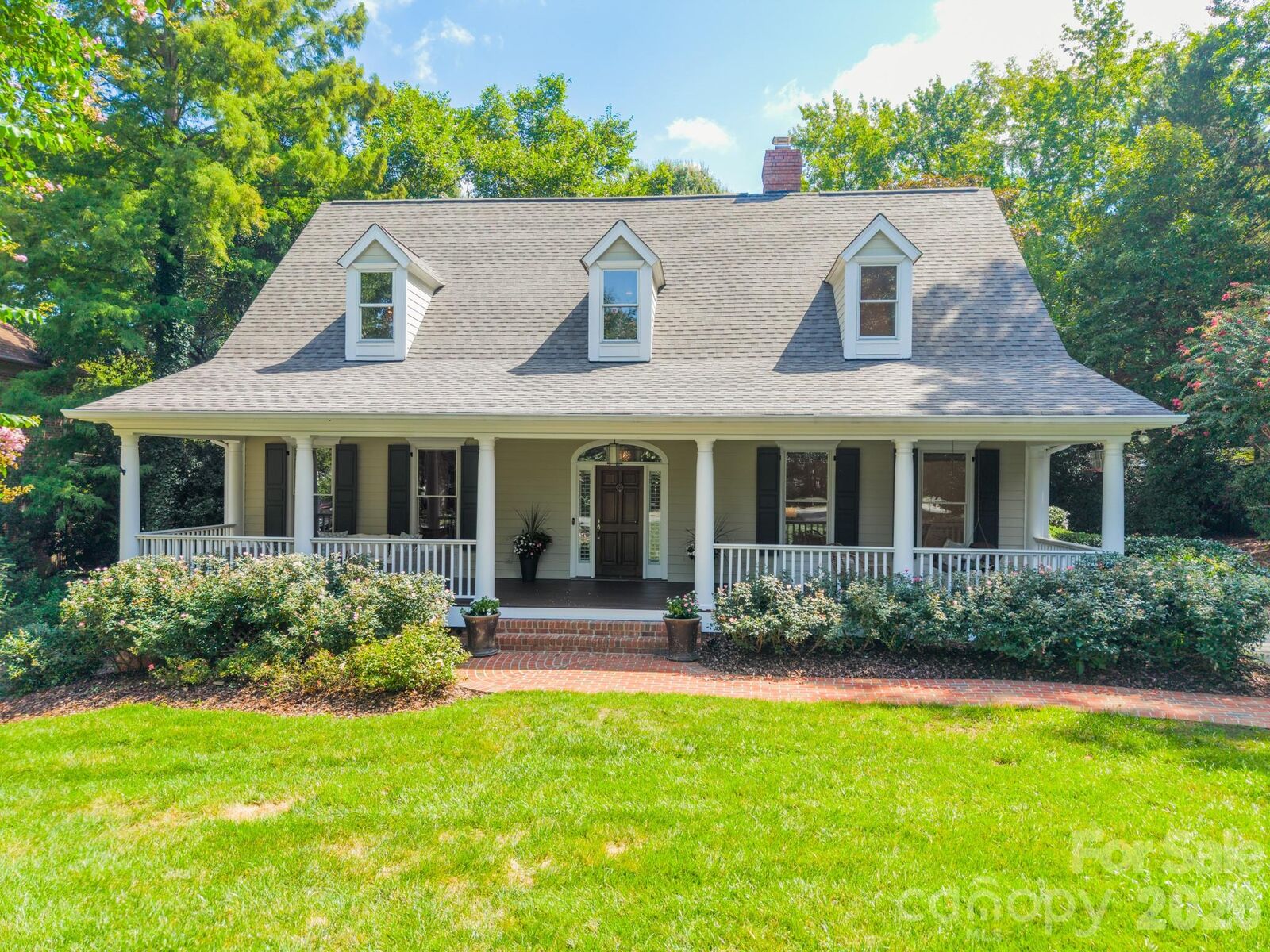 Property Photo: 304 S Canterbury Road NC 28211