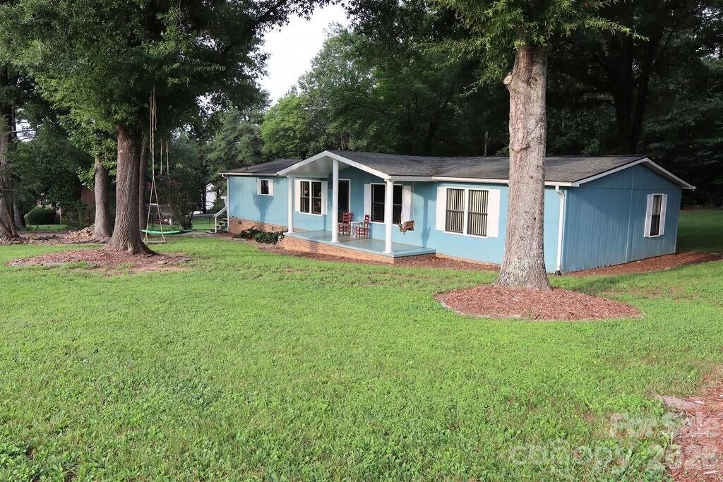 Property Photo:  2095 Goodman Lake Road  NC 28655 
