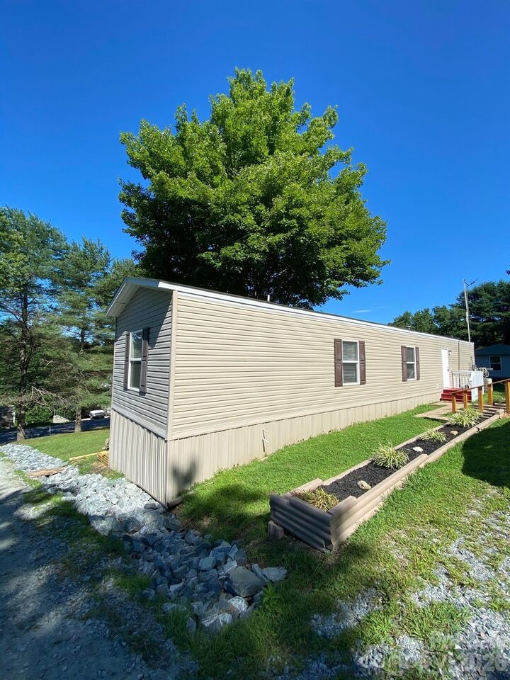 Property Photo:  104 Fox Ridge Drive  NC 28739 