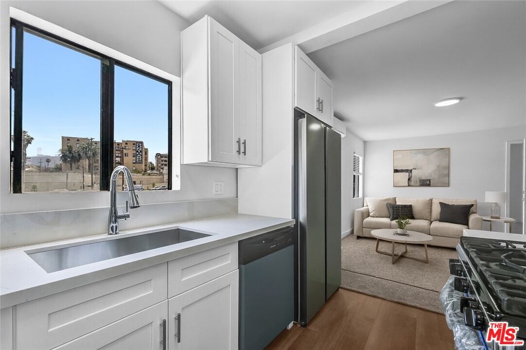 Property Photo:  2625 San Marino St  CA 90006 