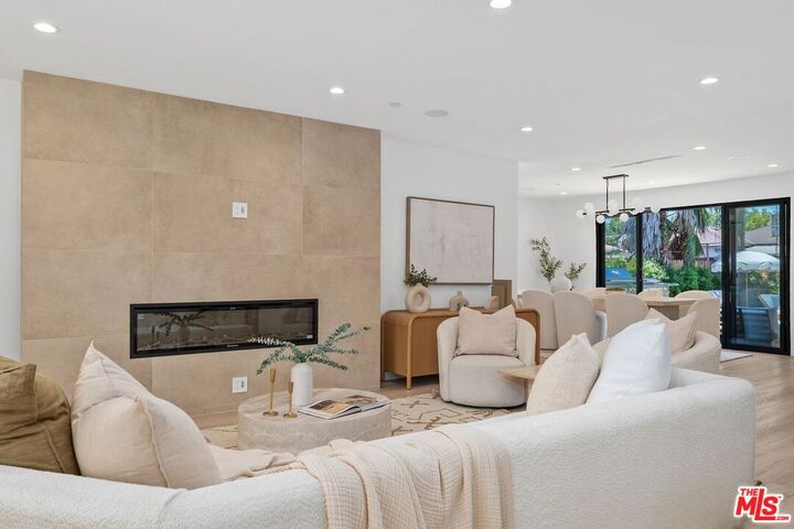 Property Photo:  5807 Balcom Ave  CA 91316 