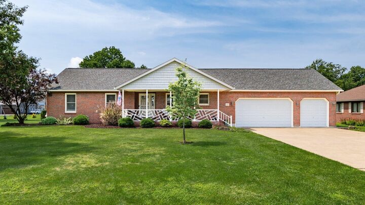 Property Photo: 645 Lakeshore W Drive OH 43025