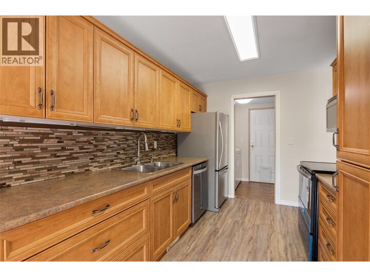 Property Photo: 1750 McKinley Court 6 BC V2E 2N5