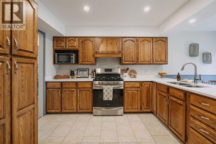 Property Photo: 286 Cherrywood Drive ON N9Y 3R4