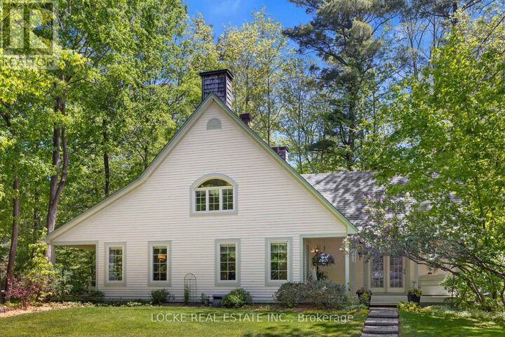 Property Photo: 2207 Pleasantview Court ON K4C 1H7