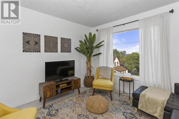 Property Photo:  92 Jean St  ON P7A 5E9 