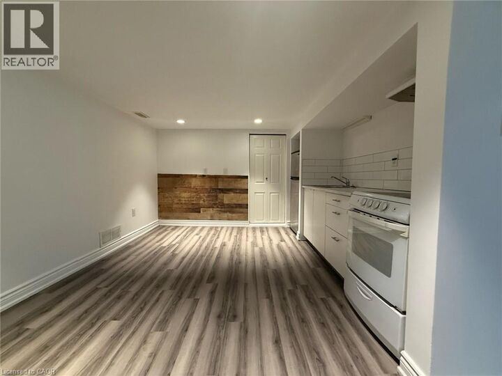 Property Photo:  224 Park Row South Lower  ON L8K 2K5 