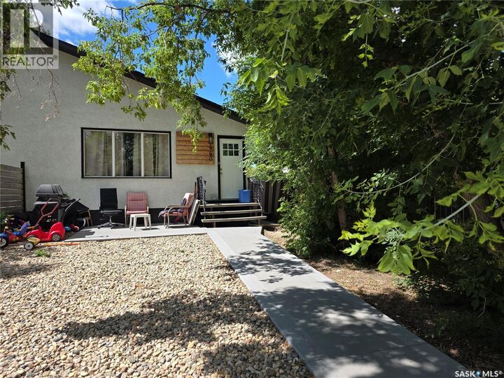Property Photo: 440-442 Connaught Street SK S4R 4W9