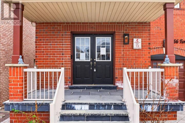 Property Photo: 556 Forsyth Farm Drive ON L4A 0N3