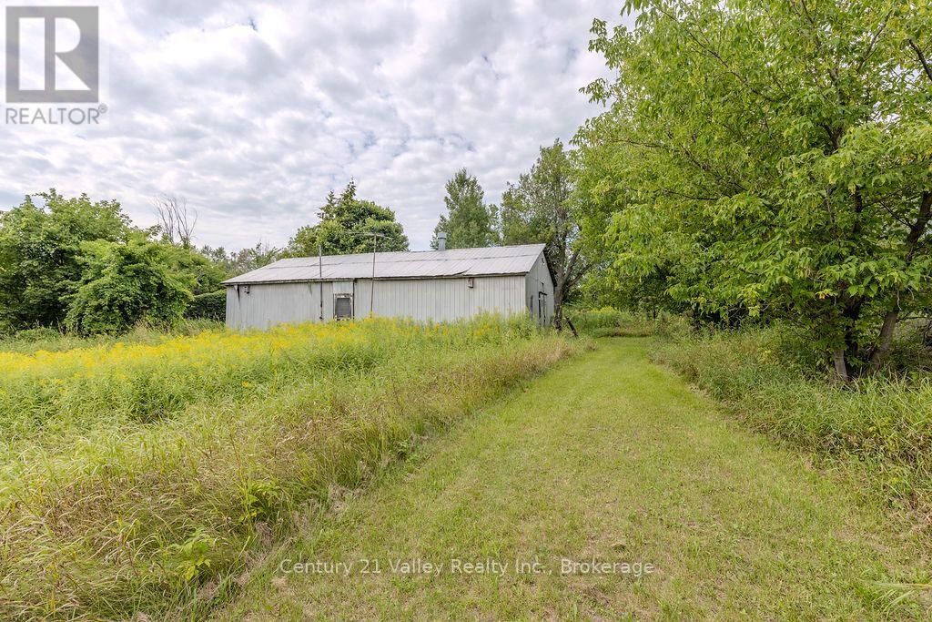 Property Photo:  290 Pucker Street  ON K7V 3Z9 