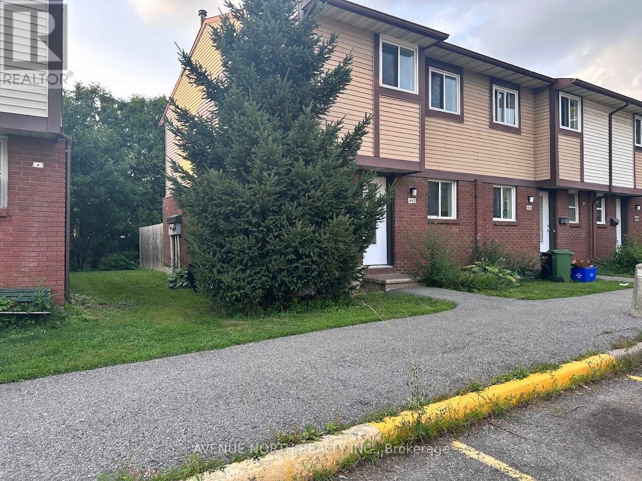 Property Photo: 1442 Foxwell Street 98 ON K1B 5J2