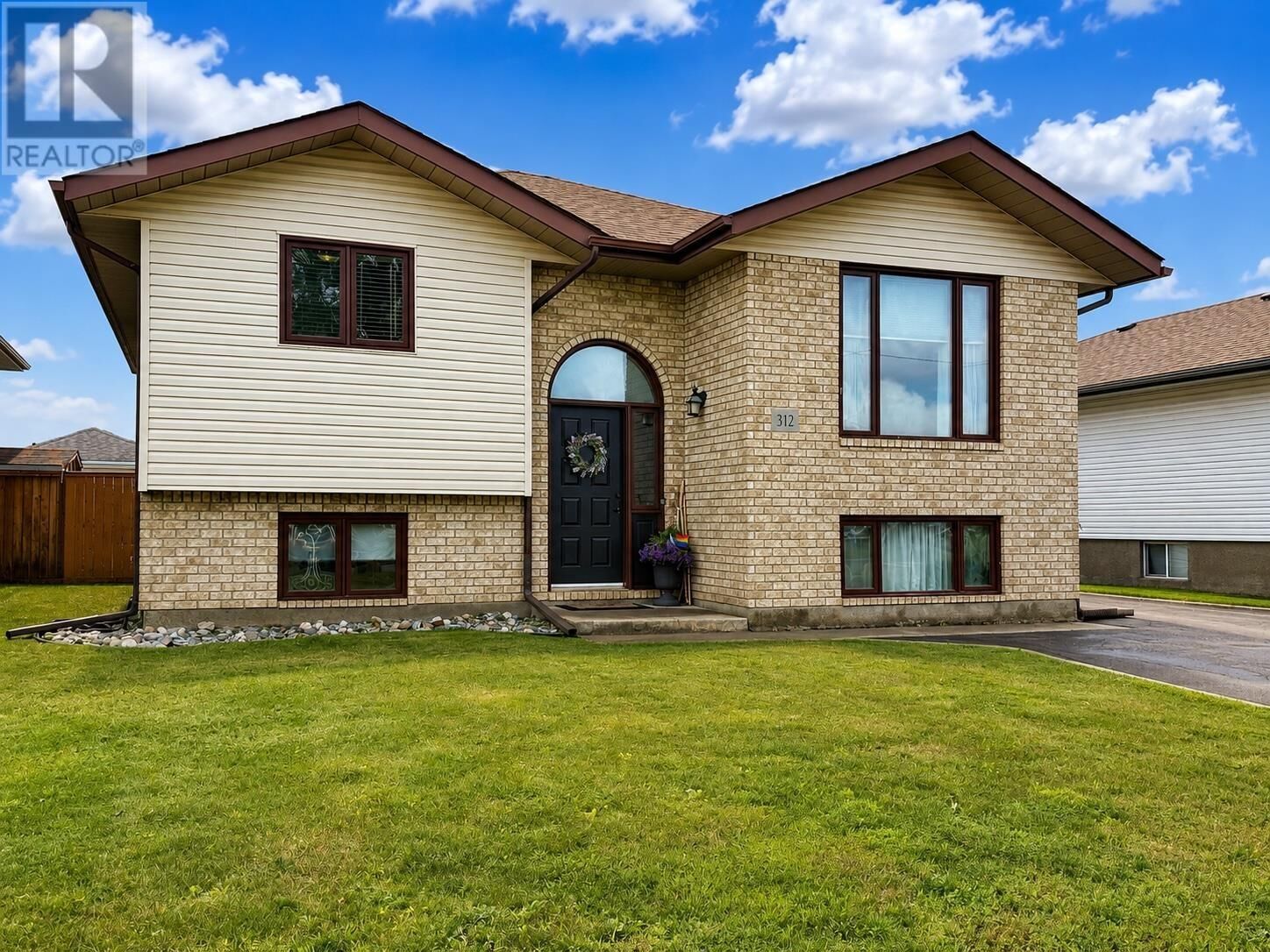 Property Photo:  312 Caribou Cres  ON P7C 5Z6 