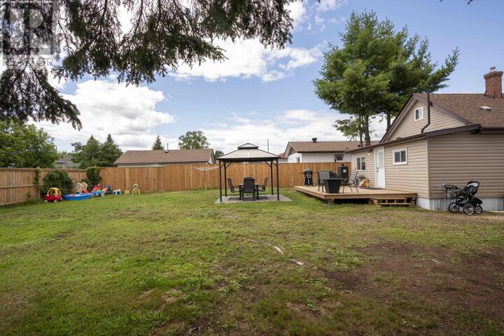 Property Photo:  825 Newport Ave  ON P7A 6J8 