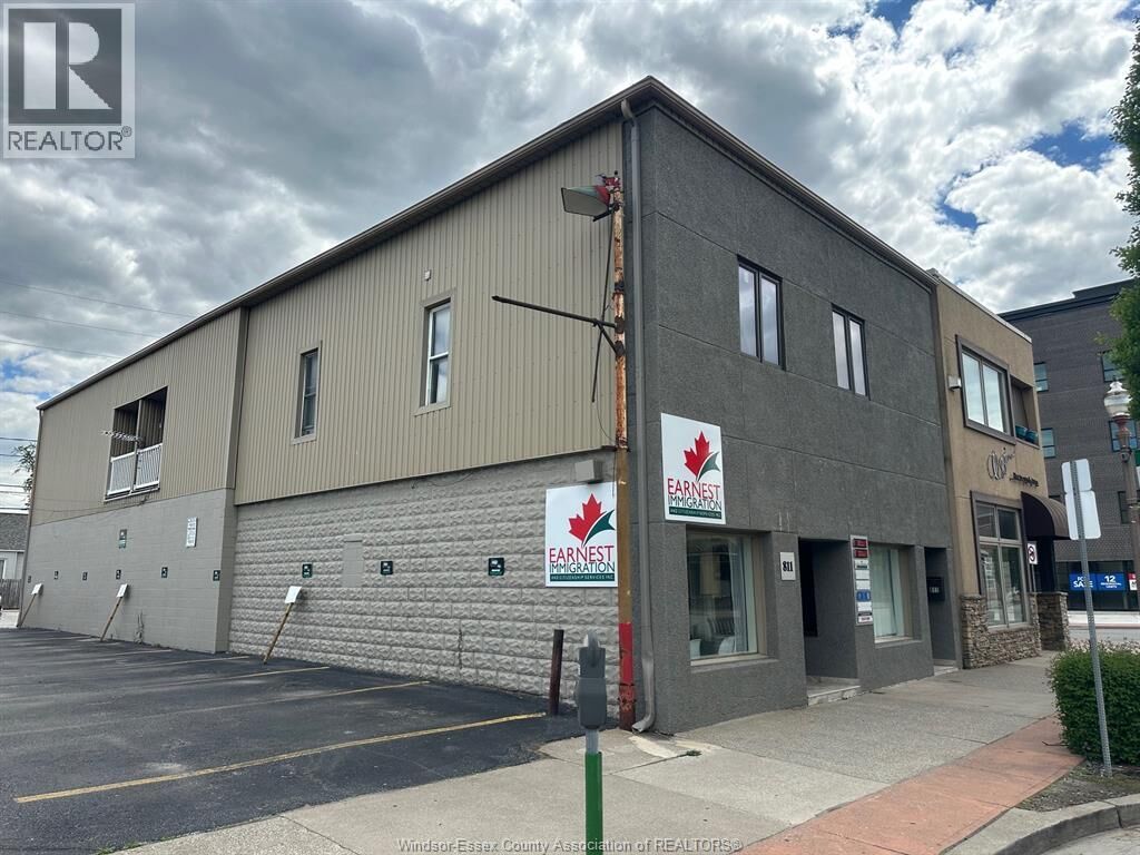 Property Photo:  809 Erie Street East 3  ON N9A 3Y5 