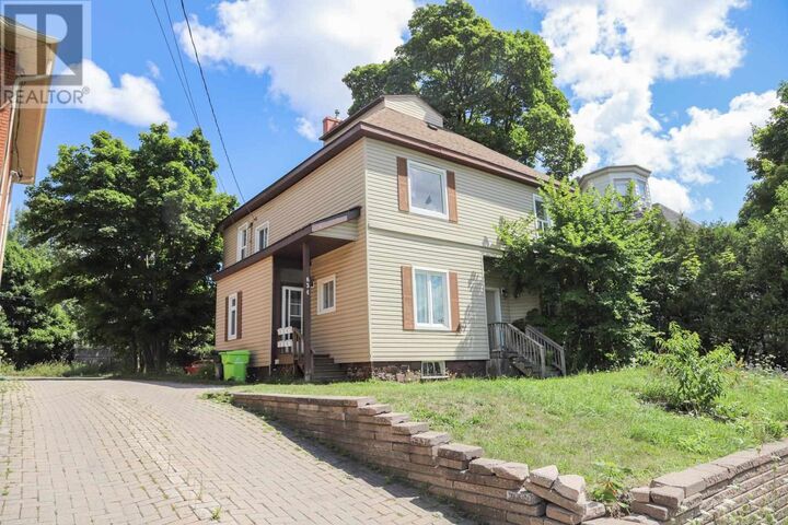 634 Wellington St — photo 1