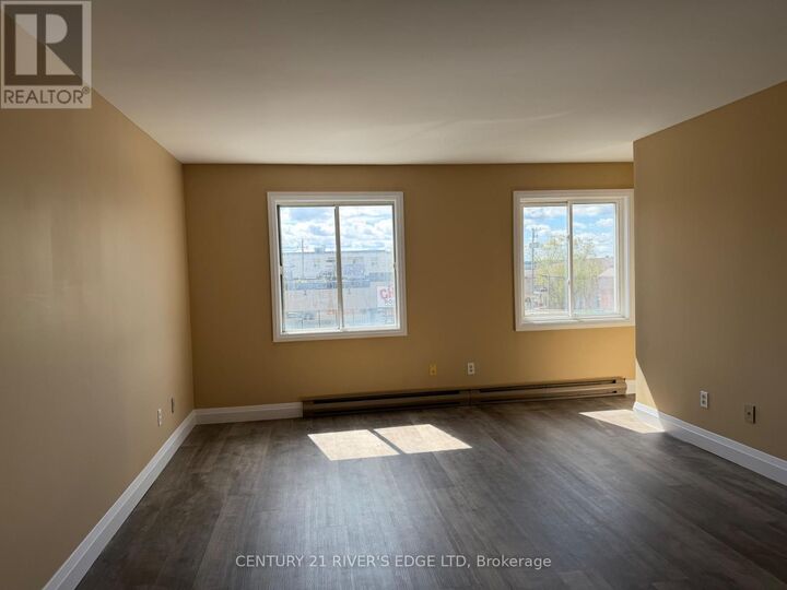 Photo de la propriété: 290/294 King Street West 4 ON K0E 1T0