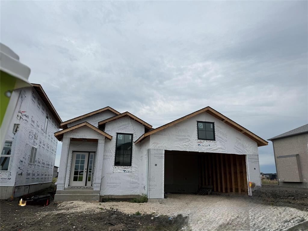 Property Photo: 32 Porcupine Crescent MB R3X 0X2