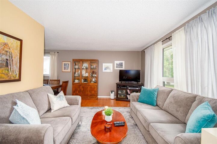 Property Photo: 6 Jemima Bay MB R1A 0E2