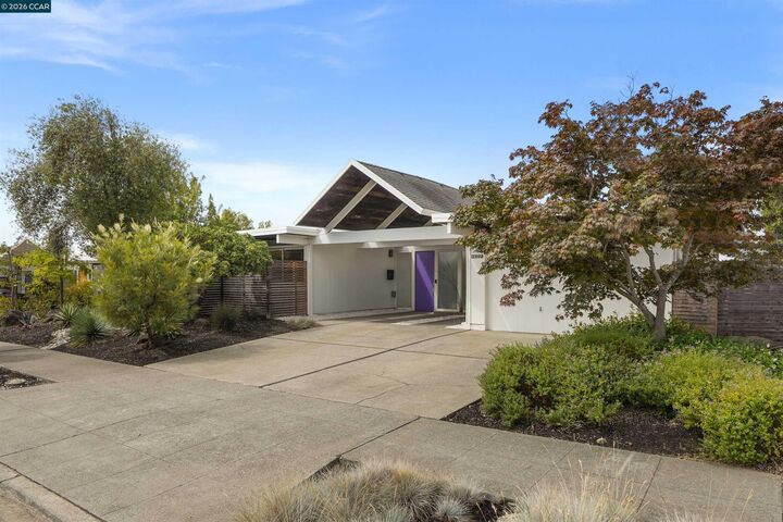 Property Photo: 8021 Shay Dr CA 94605