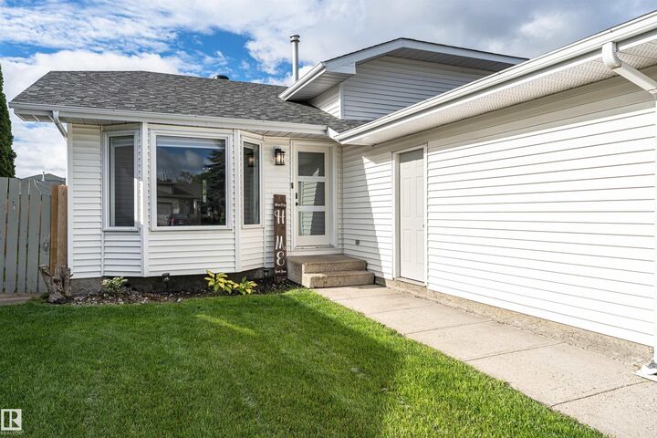 4521 29 Avenue NW — photo 1
