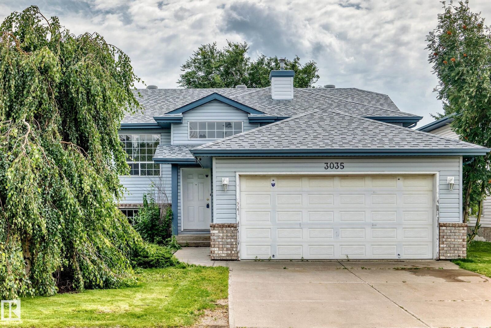 Property Photo: 3035 134 Avenue NW AB T5A 5C3