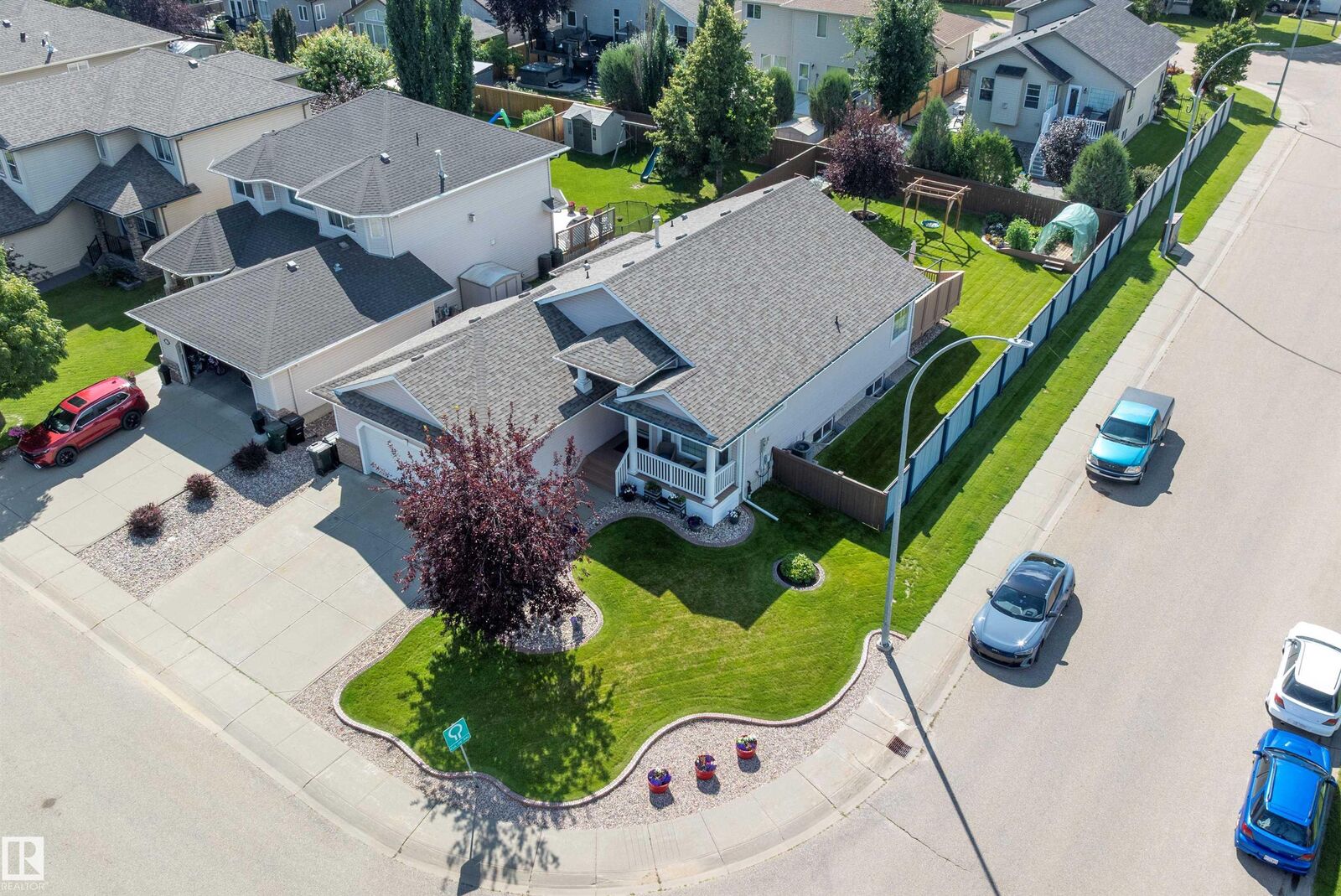 Property Photo:  1 Linksview Cl  AB T7X 4P3 