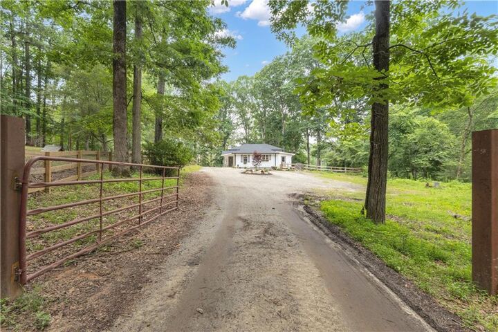 Property Photo: 6290 Cascade Palmetto GA 30213