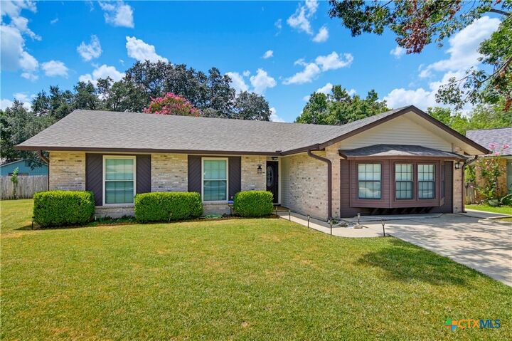 Property Photo: 306 Southwick Circle TX 78155