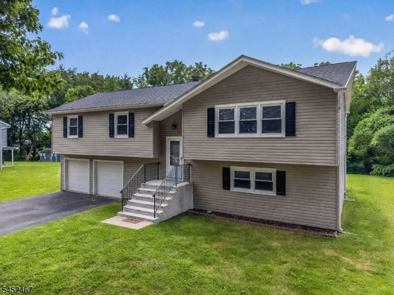 Property Photo:  30 Wordsworth Ln  NJ 08865 