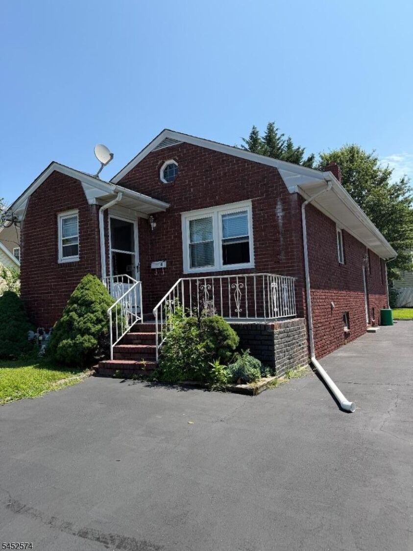 Property Photo:  6 Lewis St  NJ 07110 