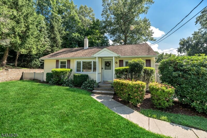 Property Photo: 13 Maple Rd NJ 07456