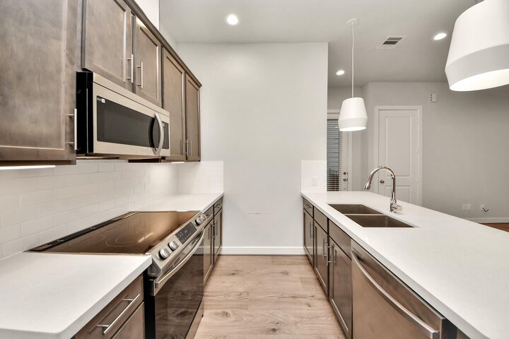 Property Photo: 2319 Silva Park Lane TX 77091