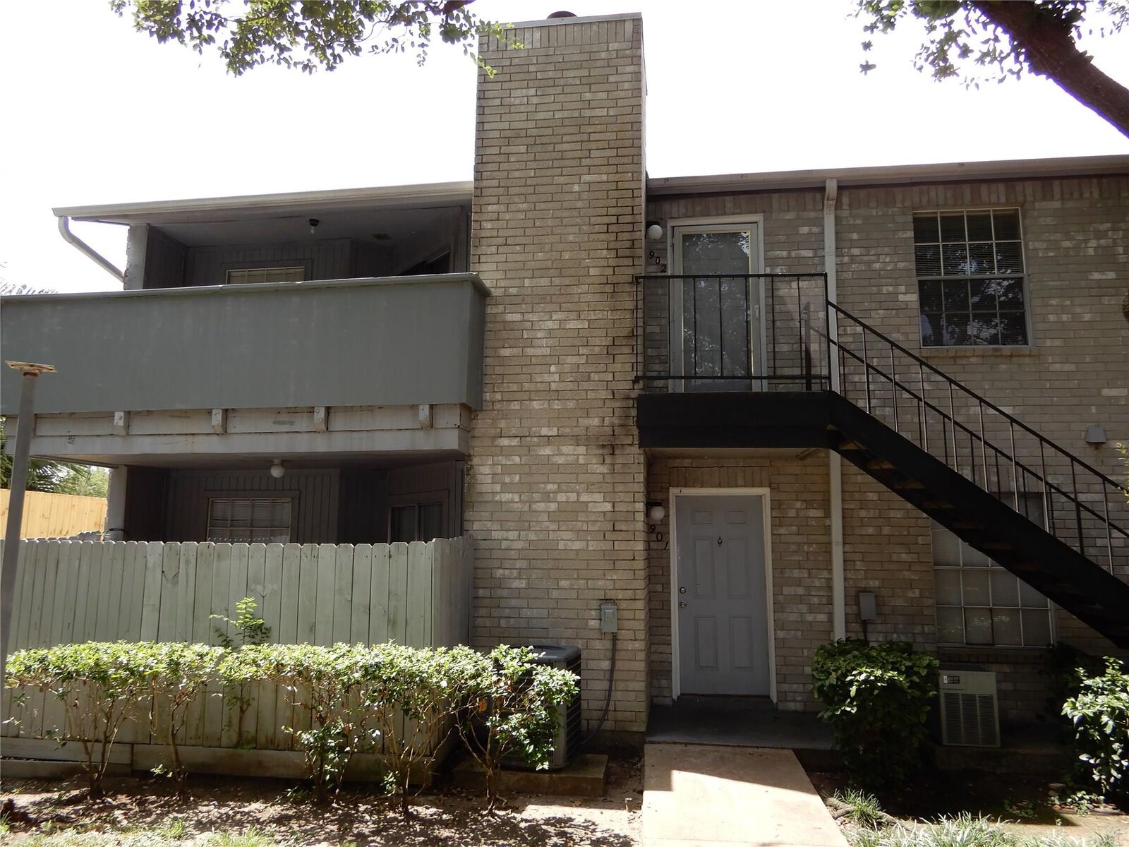 Property Photo: 9797 Leawood Boulevard 902 TX 77099
