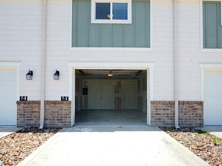 Property Photo: 21155 Gosling Road 7B TX 77388