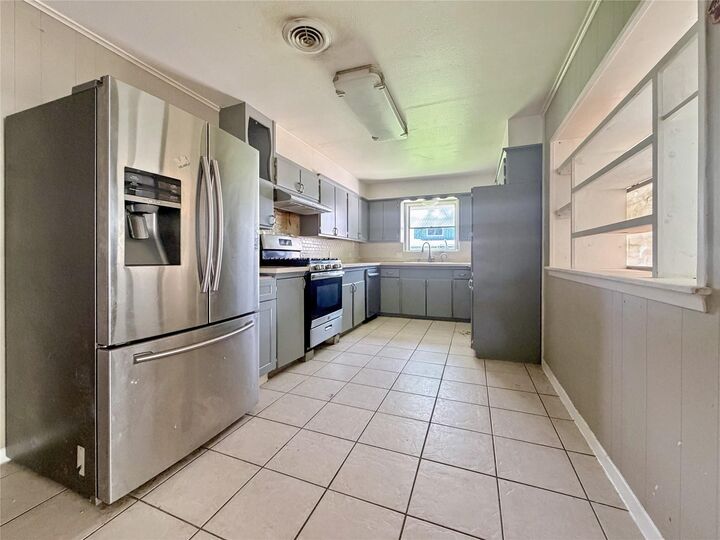 Property Photo:  7915 Leader Street  TX 77036 