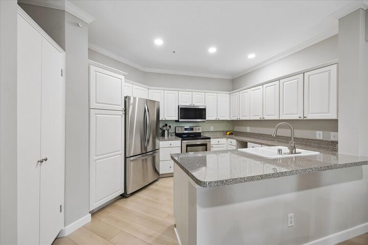 Property Photo: 2100 Welch Street C121 TX 77019