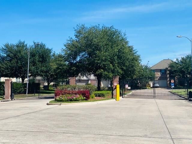 Property Photo:  2811 Cresthollow Lane  TX 77082 